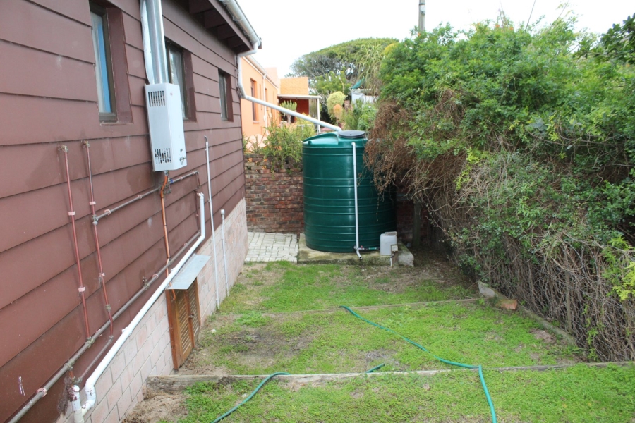 6 Bedroom Property for Sale in Paradise Beach Eastern Cape